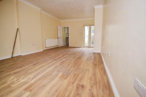 3 bedroom terraced house to rent, Luton Road Chatham ME4