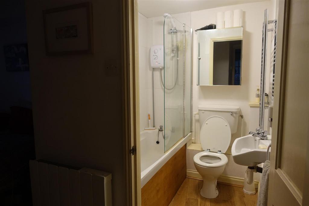 Bathroom.JPG
