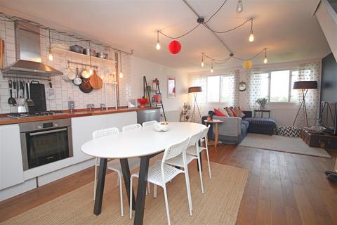 2 bedroom flat for sale, O'Leary Square, London