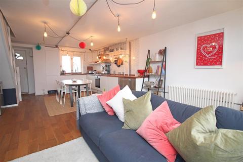 2 bedroom flat for sale, O'Leary Square, London