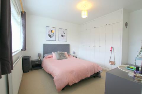 4 bedroom maisonette to rent, Richmond Road, London SW20