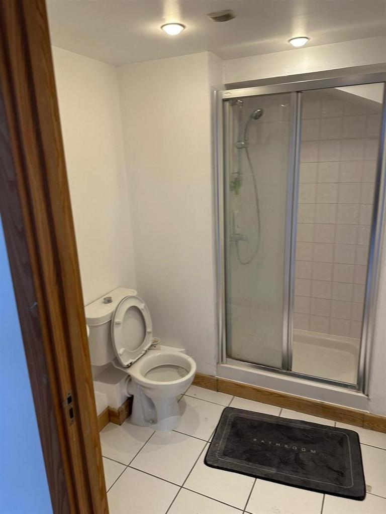 58 dace rd bathroom.jpg