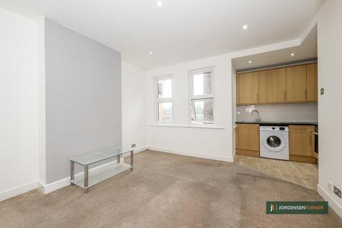 3 bedroom flat to rent, High Road, Willesden