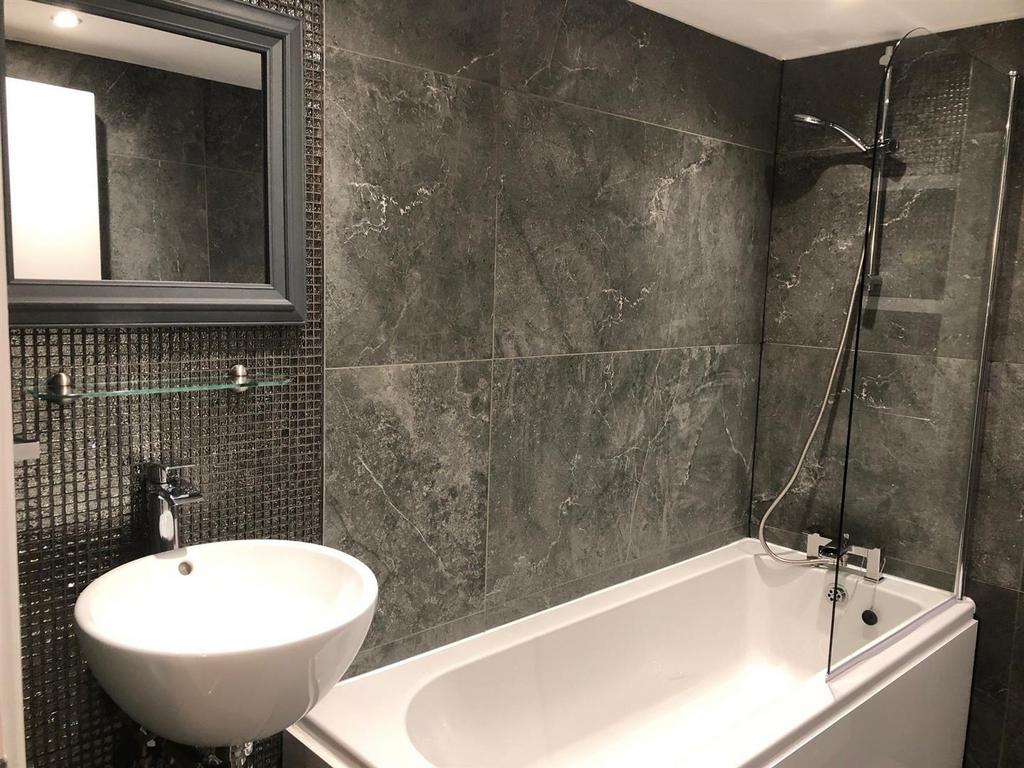 Bathroom..jpg