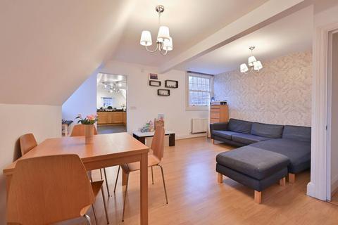 2 bedroom flat to rent, Langton House, Harrow, HA2