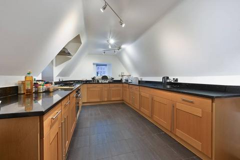 2 bedroom flat to rent, Langton House, Harrow, HA2