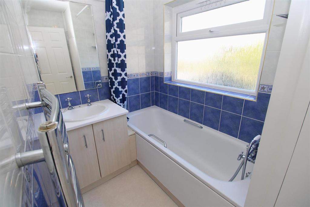 Bathroom 1.JPG