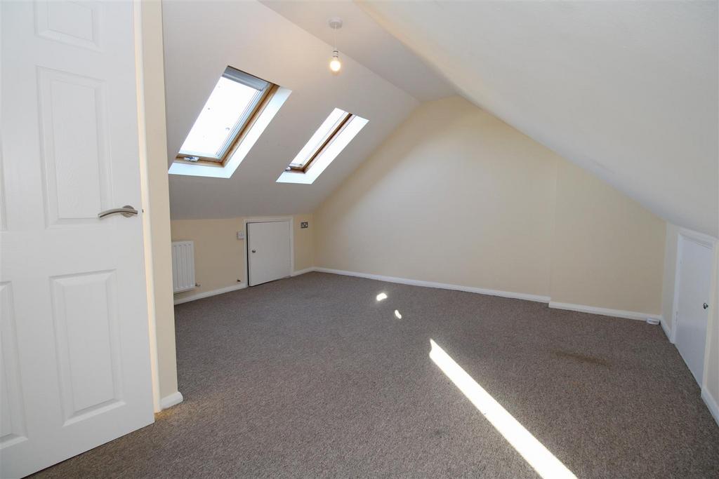 M bedroom 2.JPG