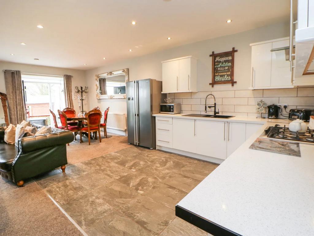 Lounge/Kitchen