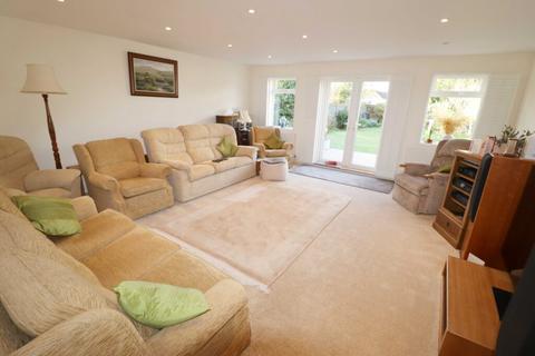 3 bedroom detached bungalow for sale, St Thomas Avenue, Hayling Island