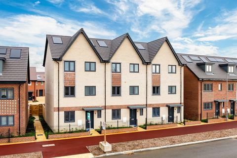4 bedroom terraced house to rent, Barrosa Way, Whitehouse , Milton Keynes, MK8