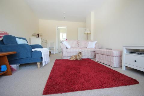3 bedroom terraced bungalow to rent, Arnold Road, Ryde