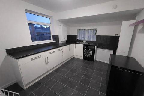 2 bedroom flat to rent, Westway, Gateshead NE11
