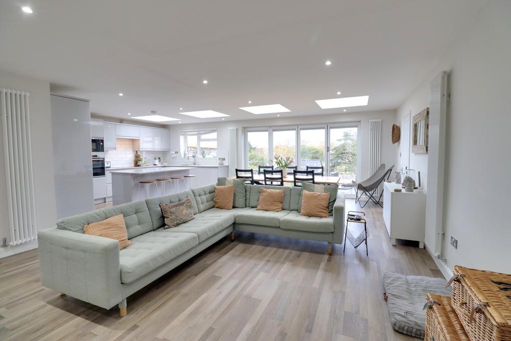 Living/kitchen/dining area
