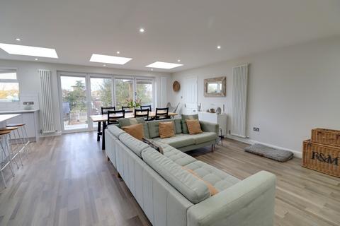 undefined, CRESTLAND CLOSE, COWPLAIN