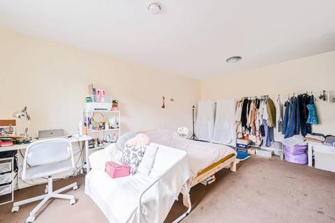 Studio to rent, Ruston Road, Woolwich, London, SE18