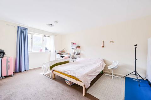 Studio to rent, Ruston Road, Woolwich, London, SE18
