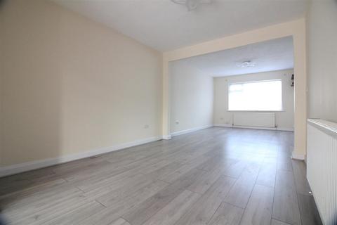 3 bedroom house to rent, Mansfield Drive, Hayes