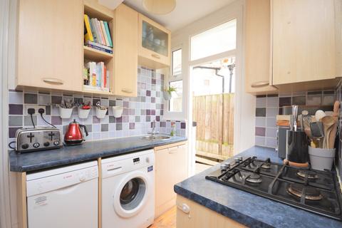 2 bedroom flat to rent, Pascoe Road London SE13