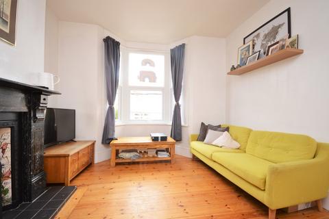 2 bedroom flat to rent, Pascoe Road London SE13