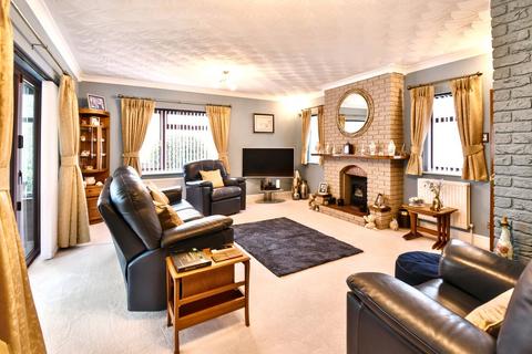 5 bedroom detached house for sale, Prentice Gardens, Kempston, Bedford, MK42