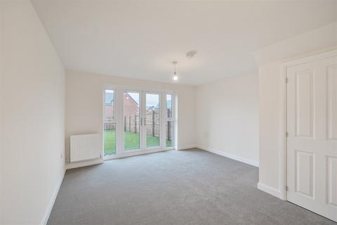 3 bedroom semi-detached house to rent, Throckley NE15