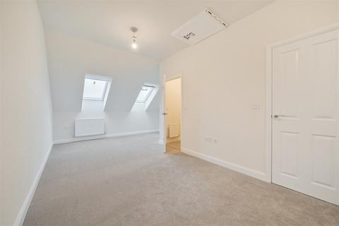 3 bedroom semi-detached house to rent, Throckley NE15