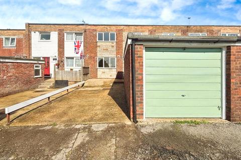 3 bedroom terraced house to rent, Sandleford Road, Havant, Hampshire, PO9