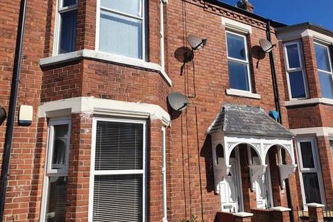 3 bedroom flat to rent, Coleridge Avenue, South Shields