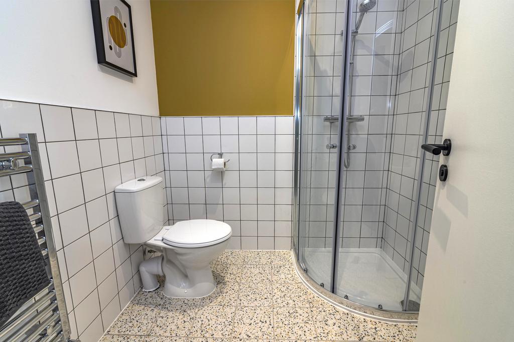 Bathroom (4)