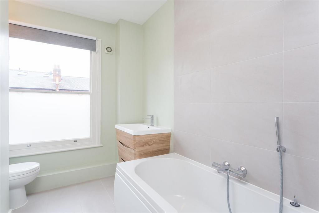 Lettings Hammersmith Sulgrave Road  - Bathroom.jpg
