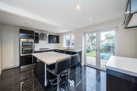 4 bedroom end of terrace house for sale, Elizabeth Gardens, Sunbury-On-Thames TW16