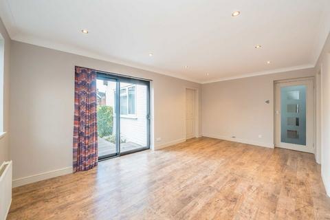 4 bedroom end of terrace house for sale, Elizabeth Gardens, Sunbury-On-Thames TW16