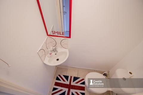4 bedroom semi-detached house for sale, Boundary Crescent, Beeston, NG9 2QY