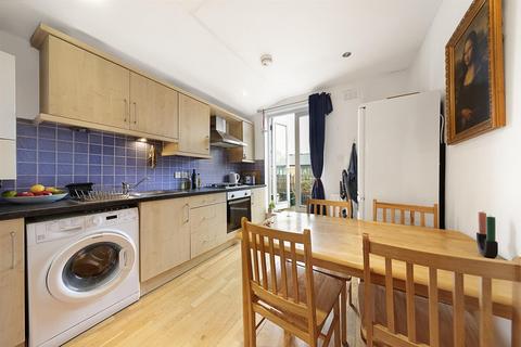 2 bedroom flat to rent, Mandrell Road, London SW2