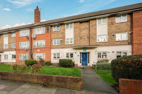 3 bedroom flat for sale - Martins Road, Shortlands, Bromley, BR2
