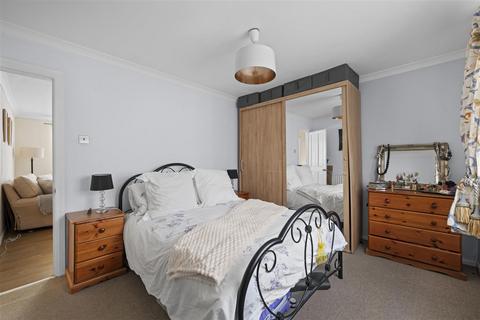 3 bedroom flat for sale, Martins Road, Shortlands, Bromley, BR2