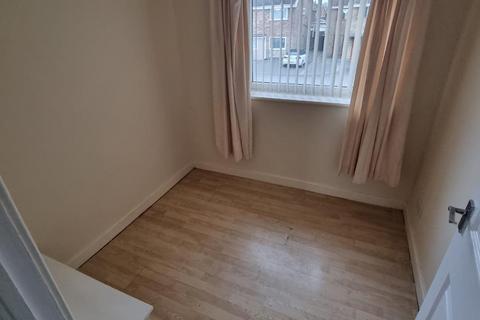 3 bedroom semi-detached house to rent, Bro Afallon, Denbigh