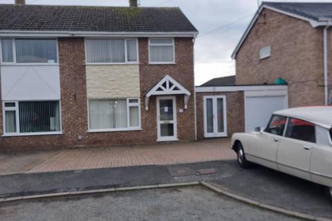 3 bedroom semi-detached house to rent, Bro Afallon, Denbigh