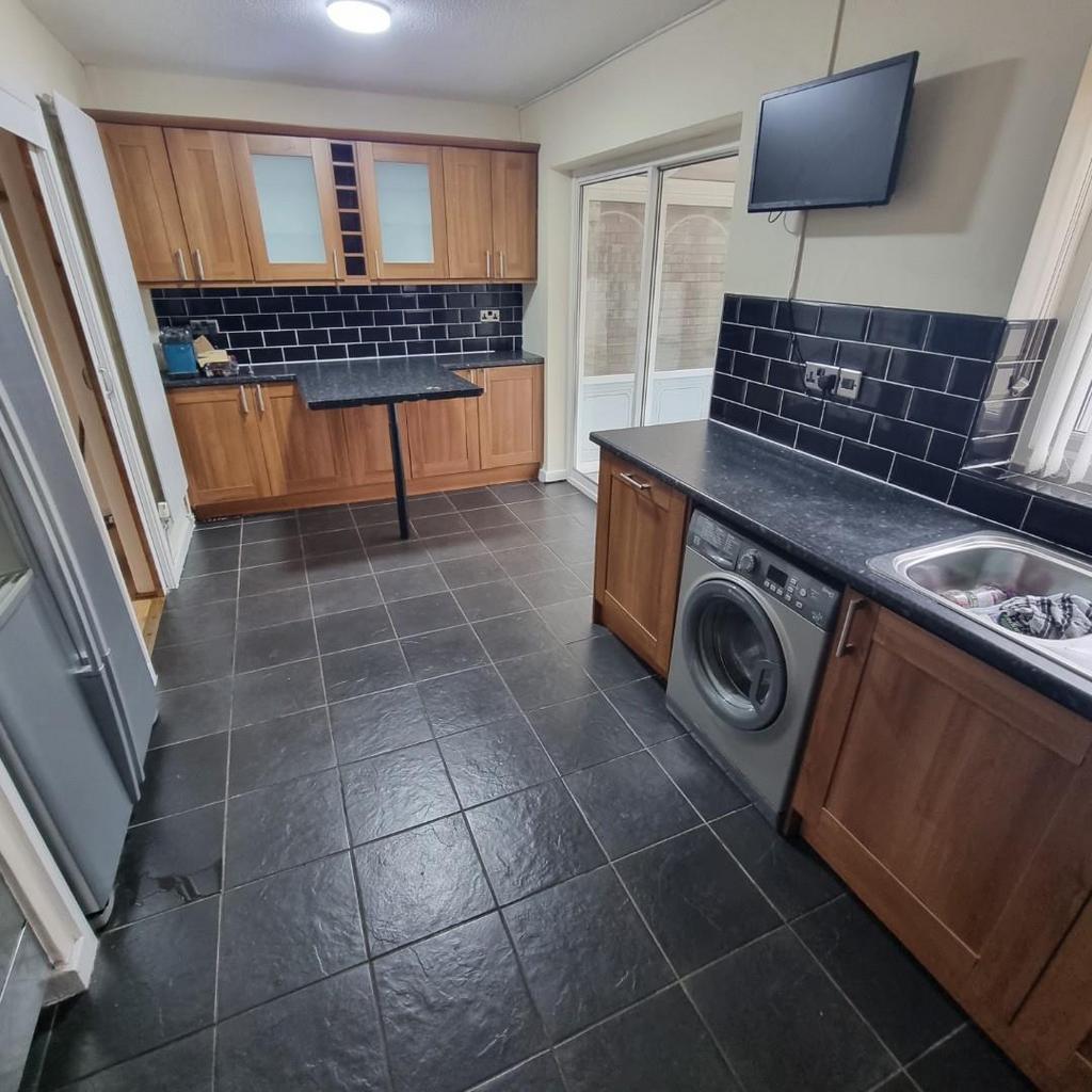 Kitchen 2.jpg