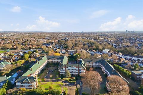 2 bedroom flat for sale, Hermitage Court, South Woodford