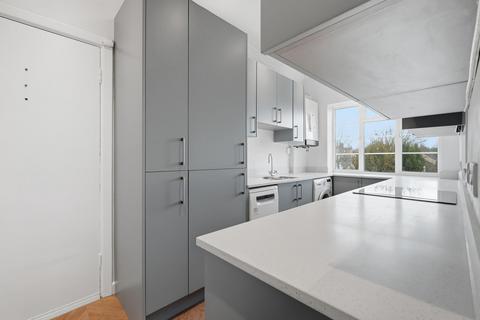 2 bedroom flat for sale, Hermitage Court, South Woodford