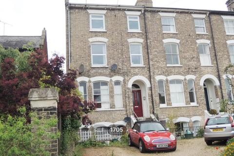 2 bedroom flat to rent, Wellesley Road, Colchester, CO3 3HE