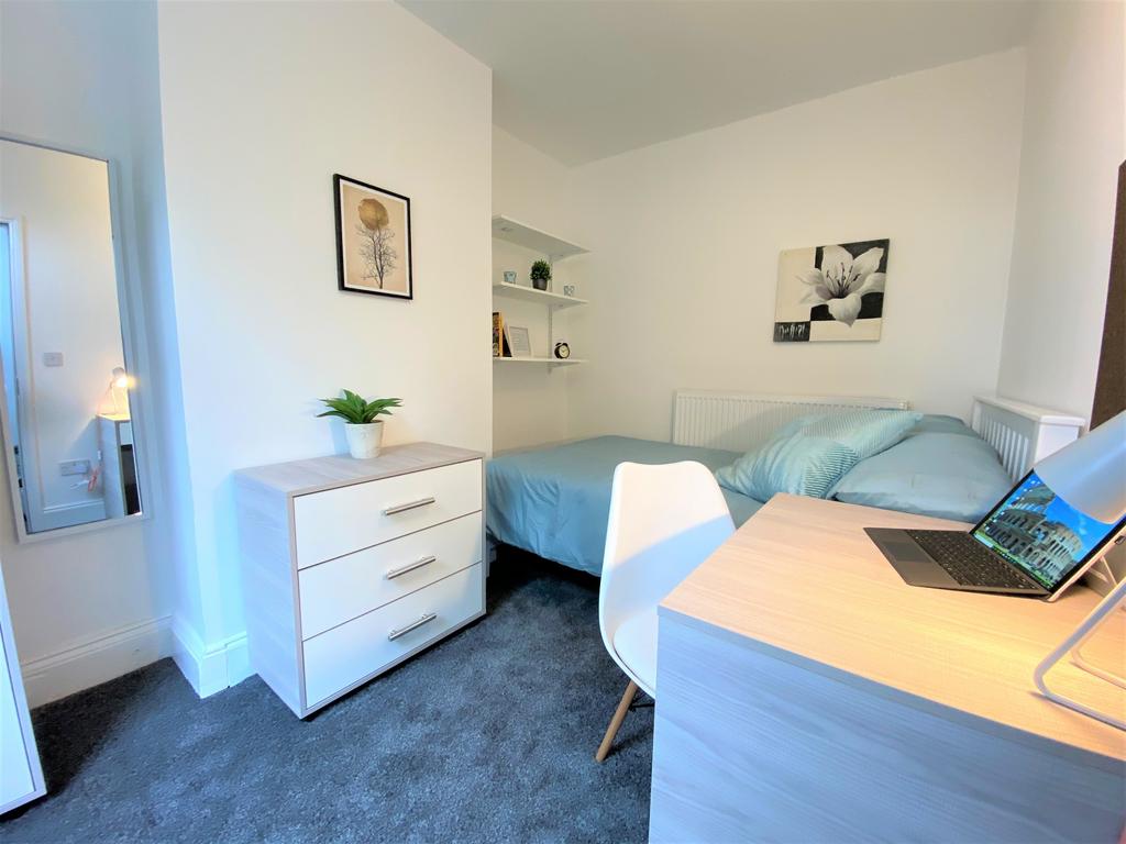 Bedroom 1 (3)