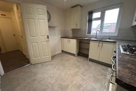 3 bedroom flat to rent, Rathbone Close, Bilston WV14