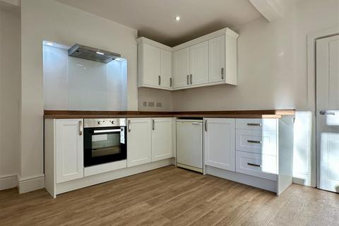 2 bedroom cottage to rent, Main Road, Hathersage