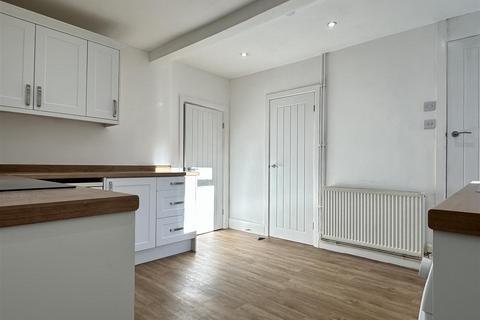 2 bedroom cottage to rent, Main Road, Hathersage