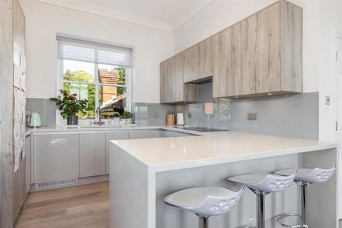 3 bedroom flat to rent, The Downs, Wimbledon, London, SW20