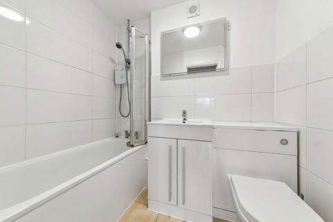 1 bedroom flat to rent, Montague Road, London SW19