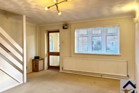3 bedroom terraced house to rent, Carroll Close, Newport Pagnell MK16